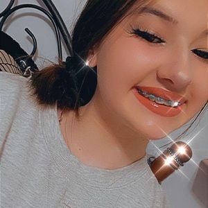 Meet your Posher, Caitlin